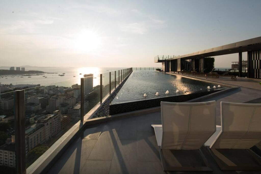 The Base Condo Center Of Pattaya Rooftop Swimming Pool Exterior foto